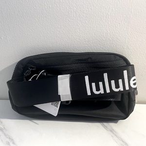Lululemon NWT Everywhere Belt Bag Wordmark Black/White 1L